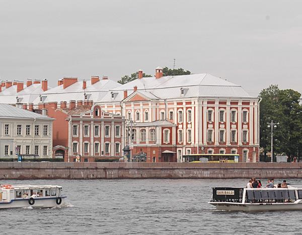 Здание двенадцати коллегий в санкт петербурге