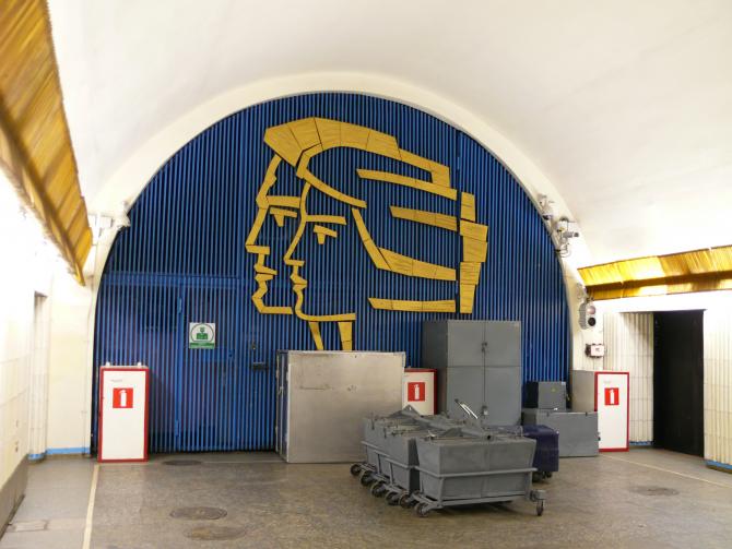 Петербург метро петроградское. Станция метро Петроградская. Станция Петроградская Петербургского метрополитена. Вестибюль станции Петроградская. Метро Петроградская вестибюль.