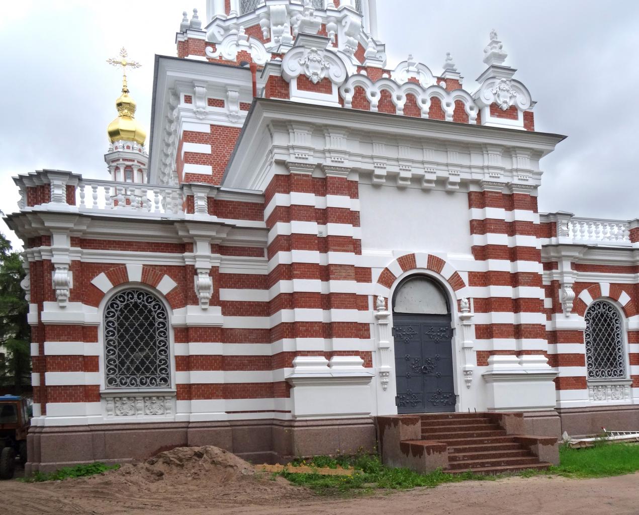 Храм воскресения христова на васильевском острове. Воскресенская Церковь Санкт-Петербург Смоленское кладбище. Храм Воскресения Христова на Смоленском кладбище в Санкт-Петербурге. Воскресенский храм Смоленское кладбище. Воскресенский храм на Смоленском Погосте в Санкт-Петербурге..