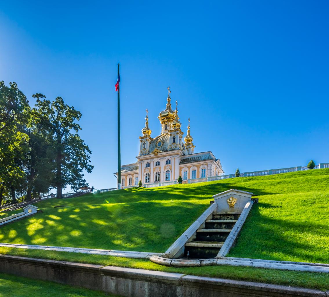 Церковный корпус в Петергофе